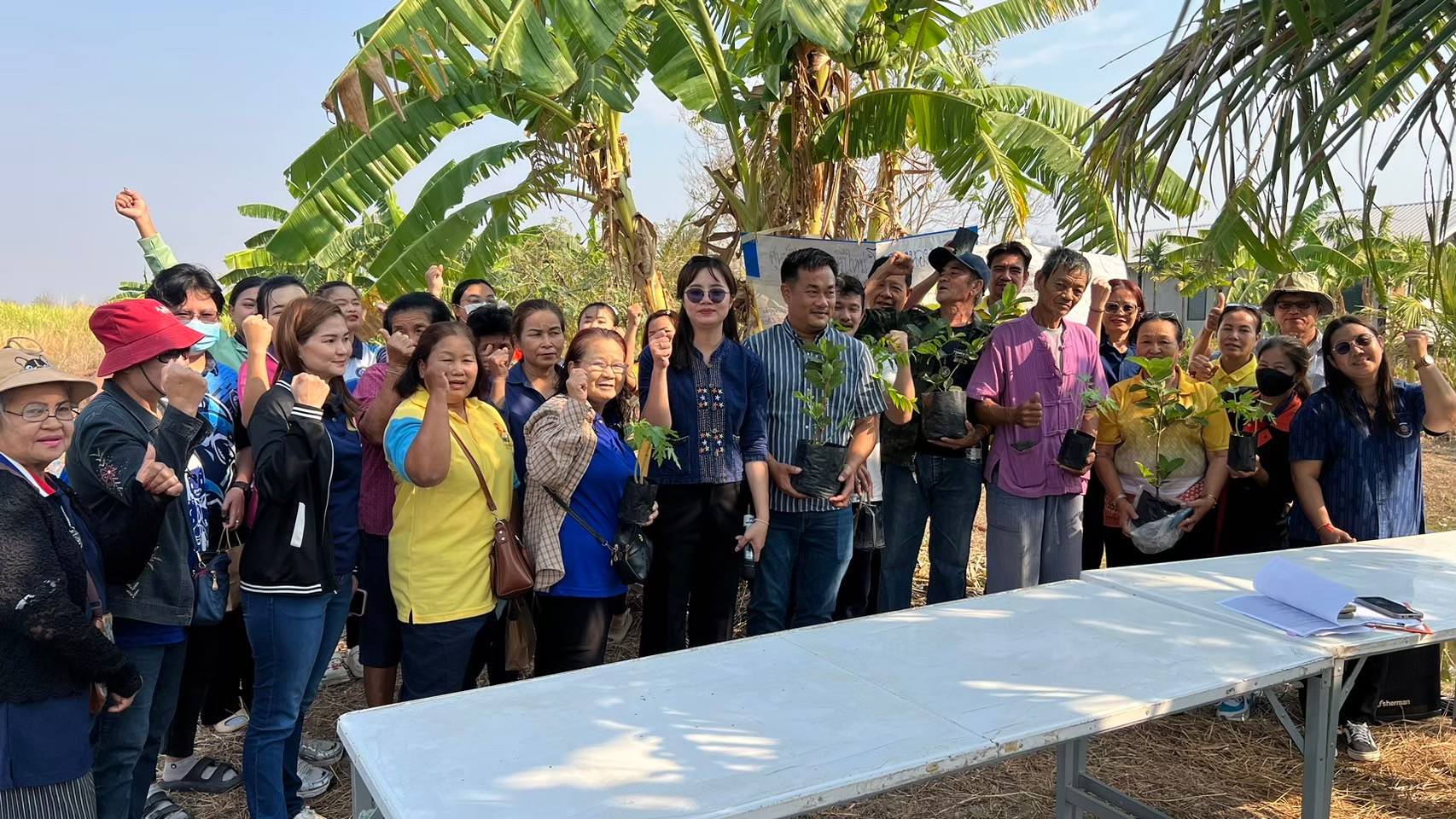 สำนักงานพัฒนาชุมชนอำเภอหนองใหญ่ ดำเนินการขับเคลื่อนประเด็นเน้นย้ำของอธิบดีกรมการพัฒนาชุมชน เรื่อง การพัฒนาศักยภาพศูนย์เรียนรู้การพัฒนาคุณภาพชีวิตตามหลักทฤษฎีใหม่ ประยุกต์สู่ “โคก หนอง นา”